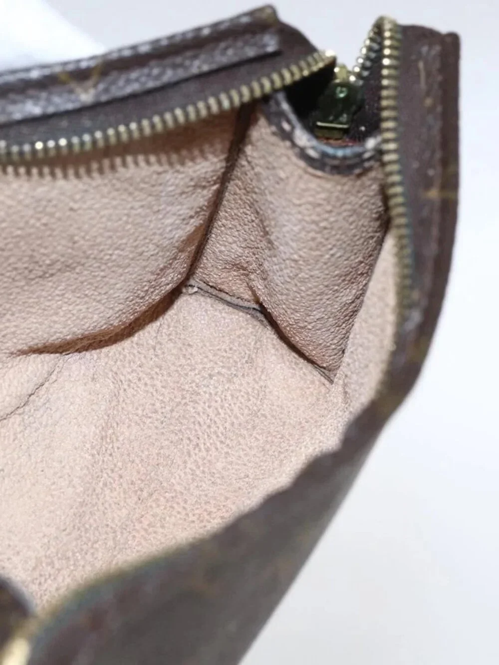LOUIS VUITTON Monogram Poche Toilette 15 Pouch M47546 LV Auth fm5107